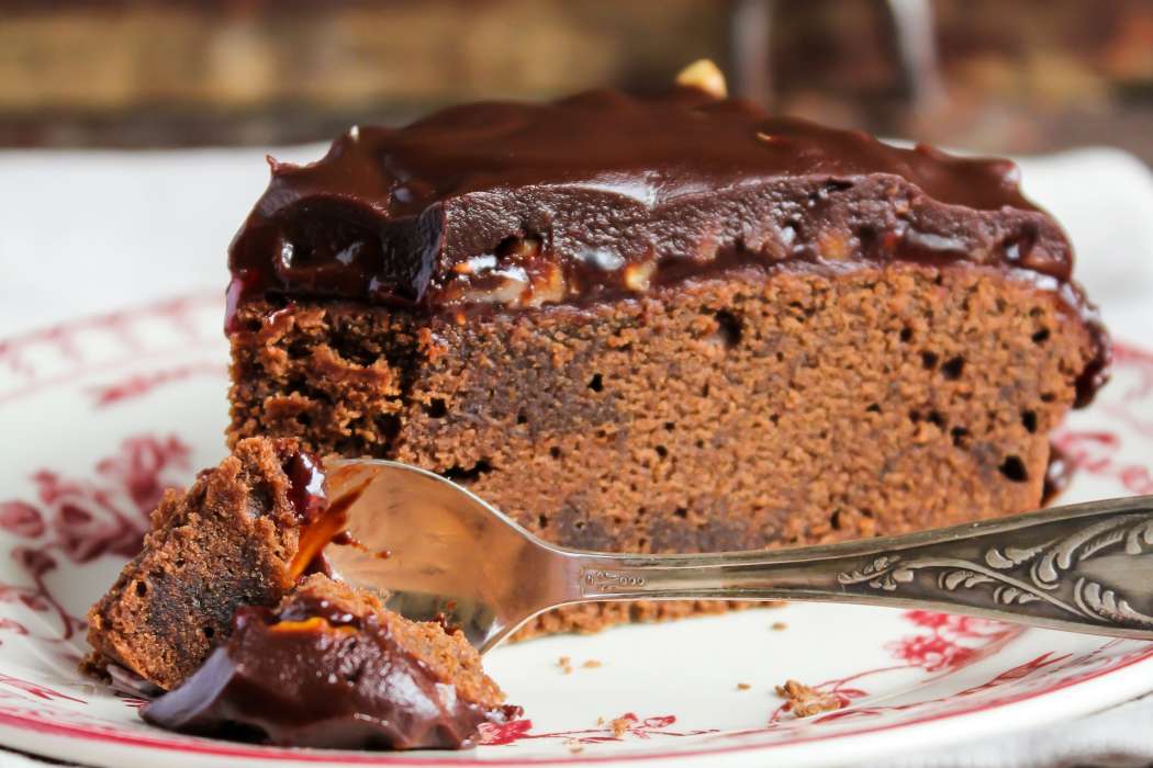 chocolate cake wit raspberry and hazelnut