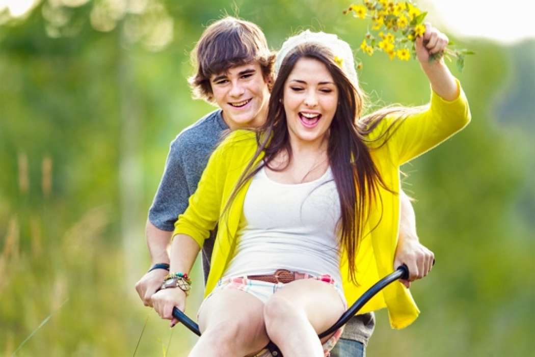 girl-and-boy-on-bike-date