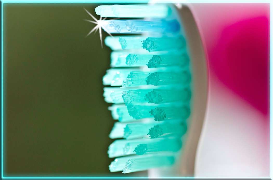toothbrush-268599_1920