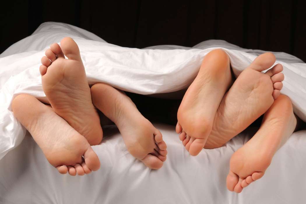 postelja trojček noge
