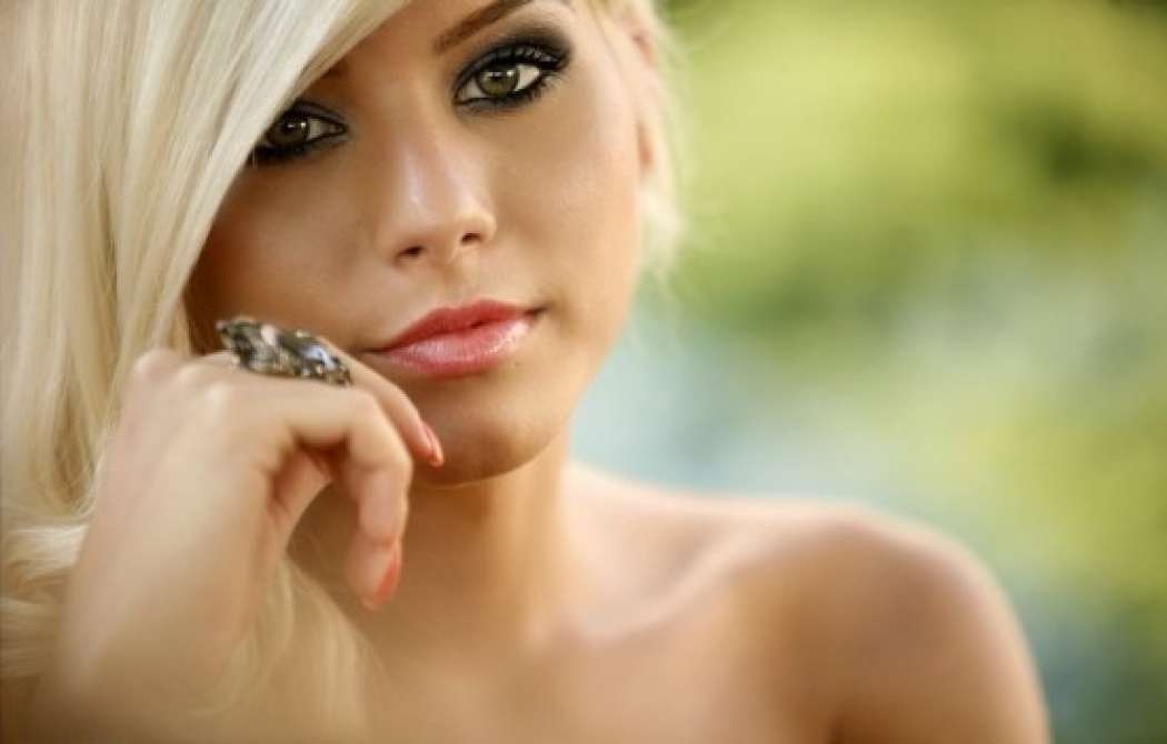 beautiful-girl-nice-face-close-up-makeup-550x351_hcgn