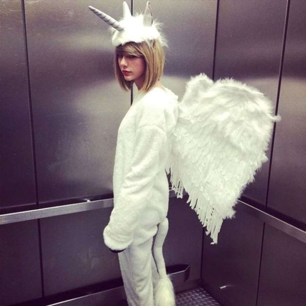 square-1445983166-hbz-halloween-update-taylor-swift