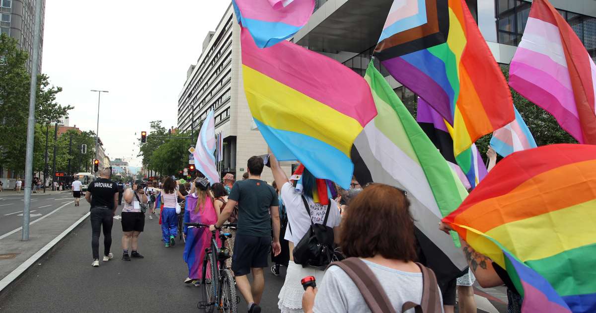 FOTO Ljubljana v mavričnih barvah na paradi ponosa korakalo 3500