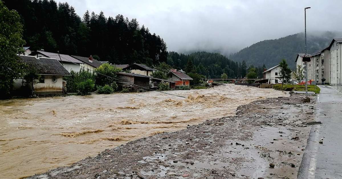 Oran Ni Alarm Popoldne Neurja Z Nalivi In Vetrom Revija Reporter