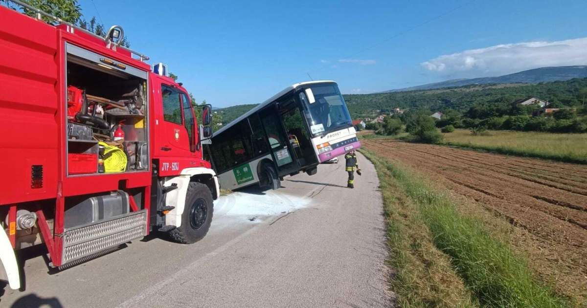 Video In Foto Olski Avtobus Najprej Zagorel Nakar Je Zapeljal S