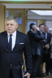 Slovaški premier Fico ni več v smrtni nevarnosti, vendar ostaja v intenzivni negi