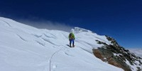  Luka Lindič na vršnem grebenu Broad Peaka_foto Aleš Česen