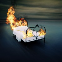 postelja požar