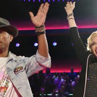 828-22-Pharrell in Stefani vszi