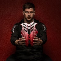 Steven-Gerrards-Special-Edition-Predator-Instinct-Boot (3)