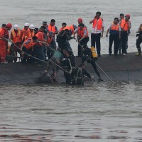 Potonila ladja na Kitajskem s 450 ljudmi na krovu