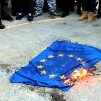 goreča zastava EU
