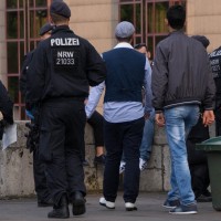 nemška policija racija begunci