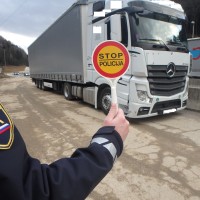 Tovorno vozilo, slovenska policija, tovornjak, priklopnik