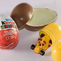 kinder jajce presenečenja, otroške igračke, čokoladna jajca