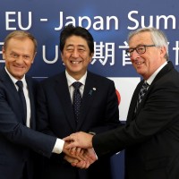 Shinzo Abe, donald tusk, Jean-Claude Juncker