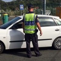 policist-meja-avto-hrvaska_bobo