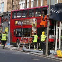 London, prometna nesreča dvonadstropnega avtobusa