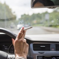 kajenje v avtu