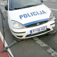 policijski avto, poškodbe