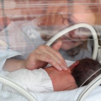 baby-in-incubator-e1487262524422