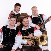 Skupino Kresovci sestavljajo Jernej Verhnjak, Klemen Krivec, Tine Naveršnik in Lovro Tominc