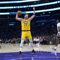 luka dončić (3)
