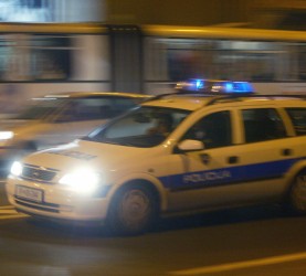 slovenska policija, policijski avto ponoči