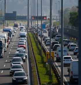 Prometni koledar v rdečem, v naslednjih dnevih bo na cestah hudo