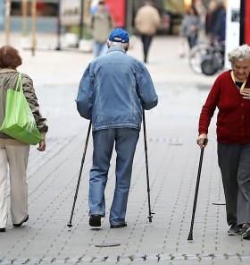 Upokojenci, preverite račune: jutri do 465 evrov letnega dodatka