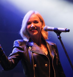Jelena Rozga prvič uradno potrdila razmerje in zanikala poroko