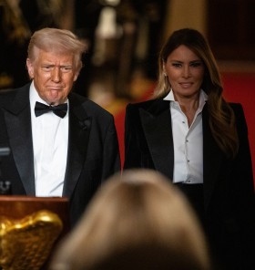 Donalda in Melanio izžvižgali ob ogledu muzikala