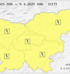 Vikend še topel, a prihajajo nevihte in padavine. Kje bo najbolj burno?