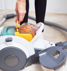 6 stvari, ki lahko uničijo sesalnik - tega nikoli ne sesajte