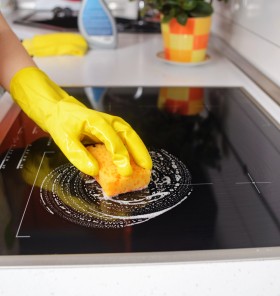 Steklokeramična plošča bo čista v 5 minutah