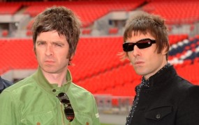 Skupina Oasis je od organizatorjev koncertov zahtevala kakovostno pivo in trezno razmišljujoče odrske delavce