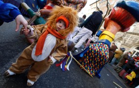 Zaradi groženj "nevernikom" je mesto odpovedalo pustni karneval