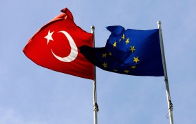 EU in Turčija z načelnim dogovorom o begunski krizi