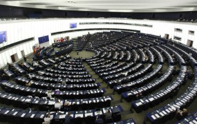 Evropski poslanci opozarjajo: Turčiji ne smemo preprosto izročiti "praznega čeka"