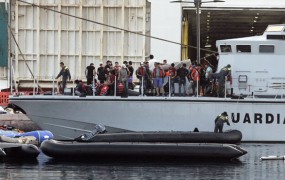 Frontex za pomoč Grčiji pri vračanju prebežnikov potrebuje dodatnih 1500 policistov