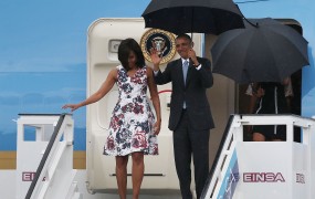Obamo na zgodovinskem obisku pričakala deževna Havana