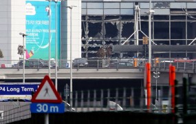 Pobegli bruseljski terorist naj bi bil povezan z napadi v Parizu