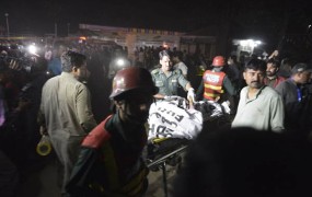 Pokol pakistanskih kristjanov: v samomorilskem napadu več kot 50 mrtvih