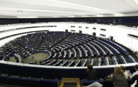 Evropski poslanci po razkritju panamskih dokumentov o ukrepih proti utaji davkov