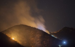 V Kanadi zaradi gozdnega požara evakuirali celo mesto, skupaj pa več deset tisoč ljudi