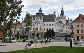 Ministrstvo od ljubljanske univerze terja vračilo dodatkov za štiri leta