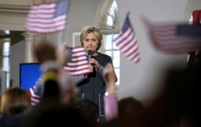 FBI zaslišuje sodelavce Hillary Clinton - jo bo doletela kazenska ovadba?