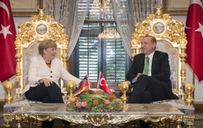 Merklova brani odvisnost EU od Turčije