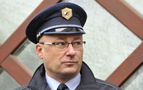 Sindikat policistov danes o zaupnici Petroviču