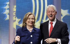 Družinski posel: Hillary bi skrb za ameriško gospodarstvo prepustila Billu